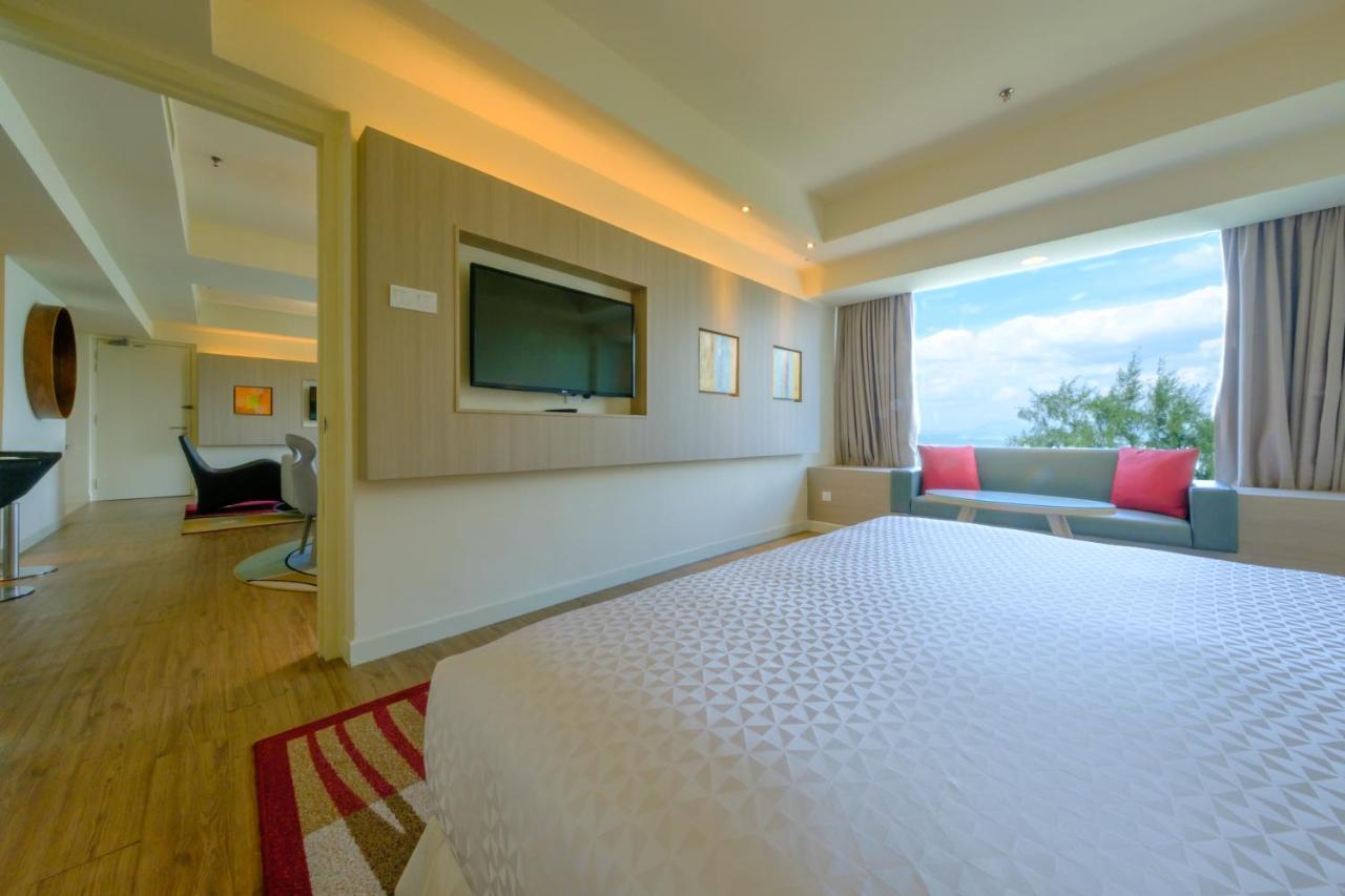 Mercure Penang Beach Tanjung Bungah  Eksteriør billede